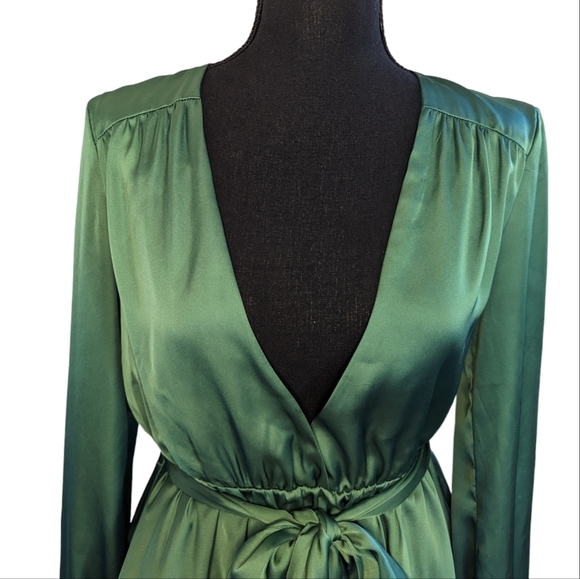Lovers + Friends Green Satin Belted Long Sleeve Ivy Knee Length Dress Size XS - Picture 12 of 12